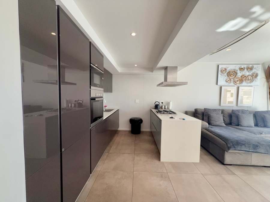 To Let 1 Bedroom Property for Rent in Green Point Western Cape